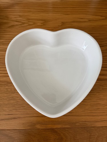 Creuset white heart shaped - le,