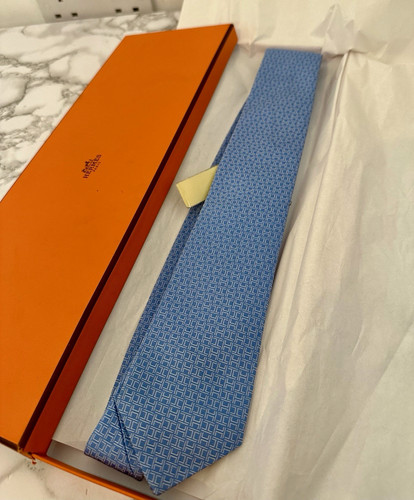 Hermès face de - de, et