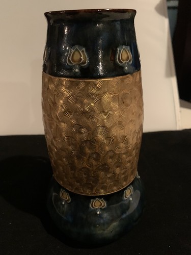 Royal doulton gilded - royal, 8"