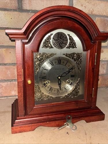 Large tempus fugit mantle - fugit,