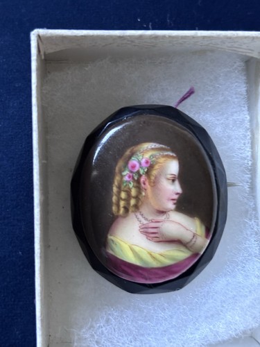 Victorian whitby jet brooch - whitby,