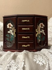 Vintage ballerina musical