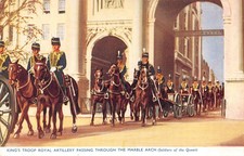 POSTCARD   MILITARY    KINGS TROOP  ROYAL  ARTILLERY  MARBLE ARCH
