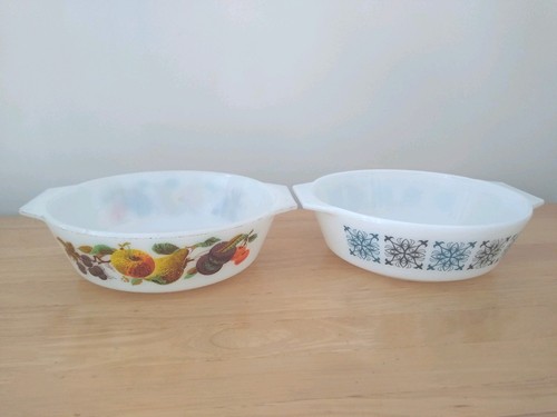 Two vintage jaj pyrex - jaj,