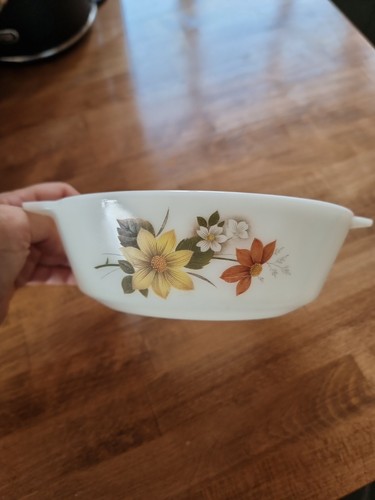 Pyrex vintage casserole - pyrex, 8"