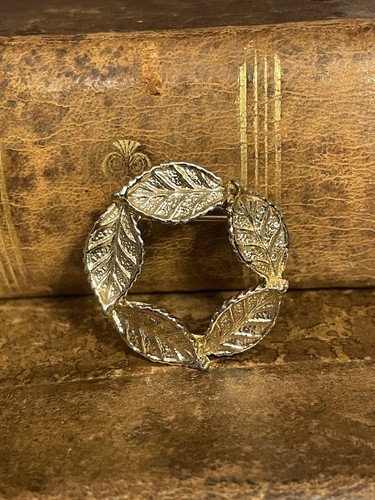 Vintage brooch leaf circle - brooch,