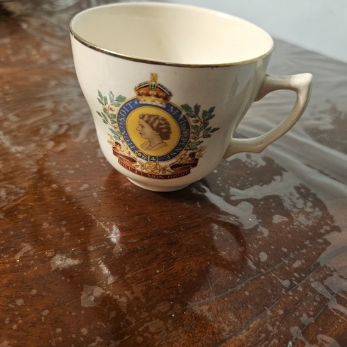 Wade pottery queen elizabeth - pottery,