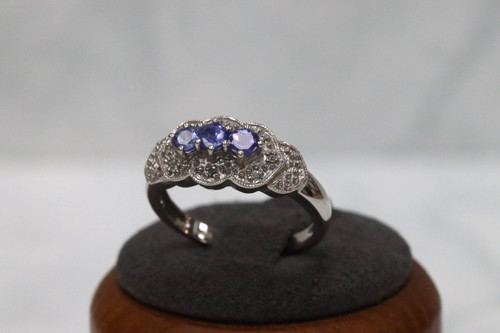 9ct white gold tanzanite - 9ct,