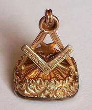 MASONIC ANTIQUE 9CT GOLD & CARNELIAN SQUARE & COMPASS STAR WATCH FOB PENDANT.