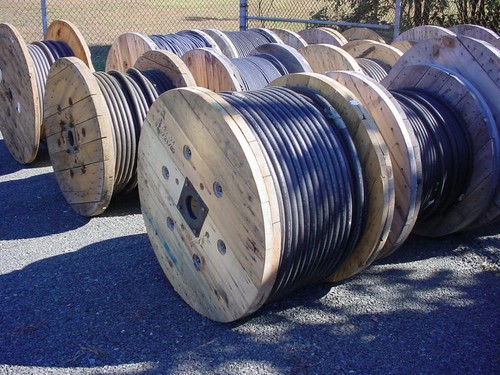 100 metres plywood drum - on,
