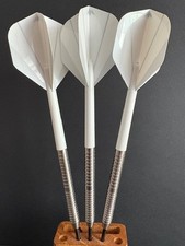 Lovely brand new set of slim, ring grip 22 gram 90% Tungsten darts