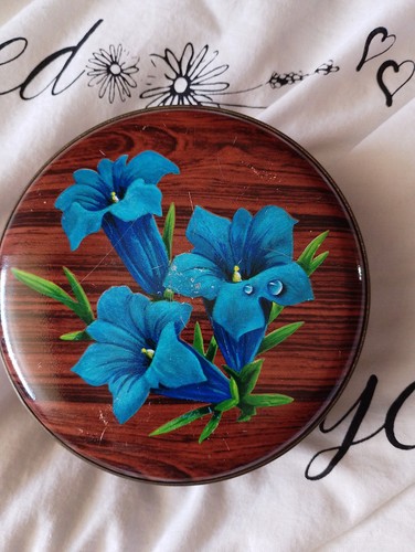 Vintage riley toffee tin - riley’s,