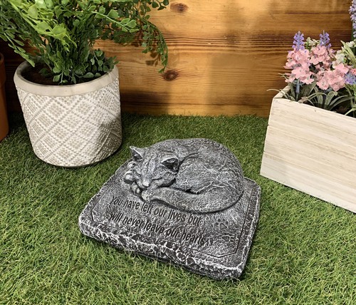 Stone garden memorial cat with - stone,