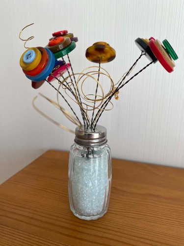 Salt shaker button - shaker,