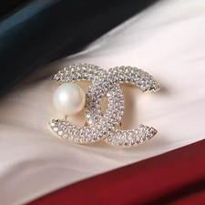 Flower Pearls Jewellery Pin