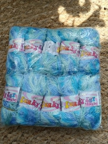 500g sirdar funky - fur, 608
