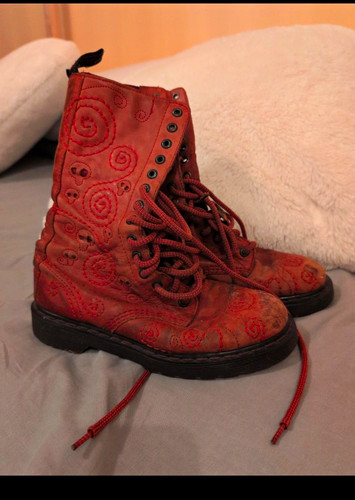 Rare martens voodoo red - le,