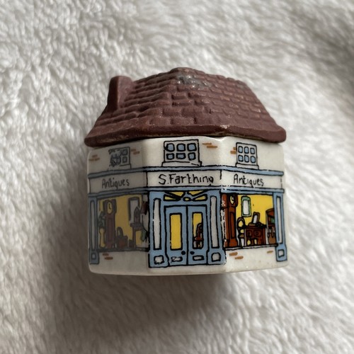 1981 village porcelain - village, in