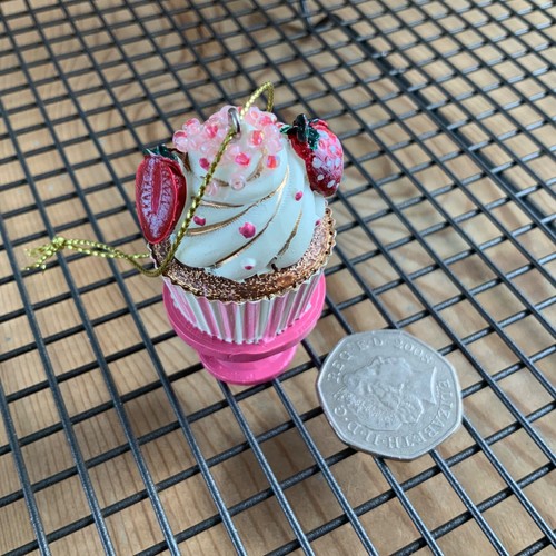 Resin cake stand - resin, hanging
