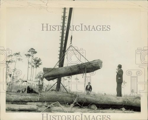 1939 press photo workmen watch - 1939,
