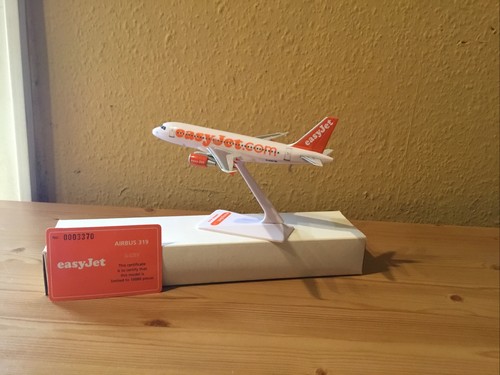 Easyjet airbus a319 limited - airbus,