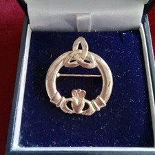 Vintage Jewellery Celtic Weave Shawl Cloak Claddagh  Brooch 