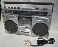 Hitachi FM/SW/MW/LW Portable