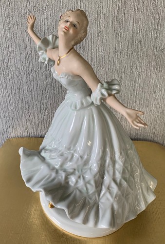 Wallendorf lady doll - wallendorf, pale