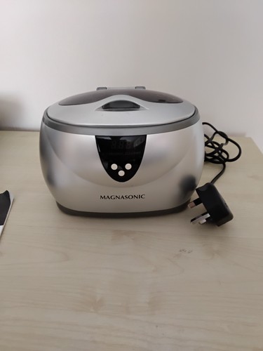 Magnasonic ultrasonic cleaner