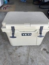 YETI Cooler - Roadie 20 Hard Cooler - Desert Tan with Handle