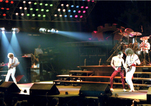 Queen photo 1984 - entire, band