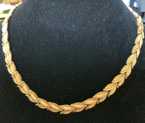 Vintage crown trifari - vintage,
