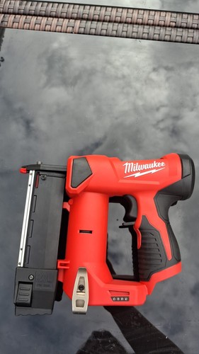 Milwaukee m12 12v gauge - 12v, 23-gauge