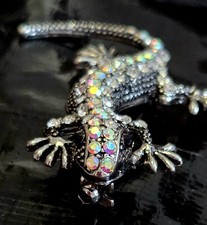 Vintage silver tone brooch