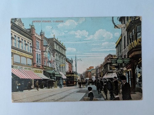 Vintage postcard queen - queen, street