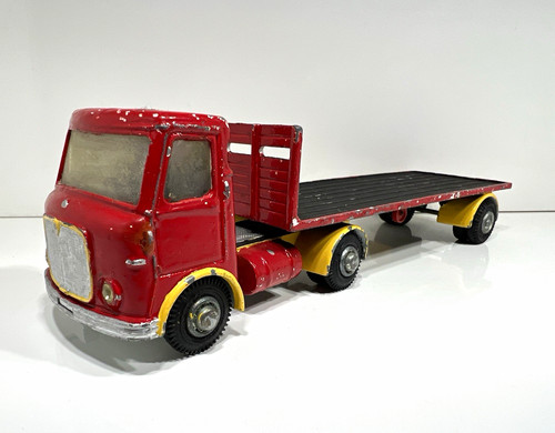 Dinky toys aec articulated - dinky,