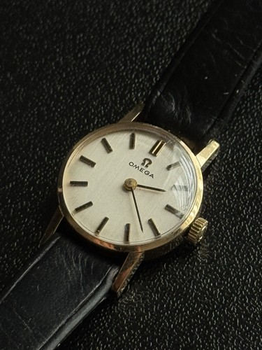 Solid 9ct gold - 9ct, omega