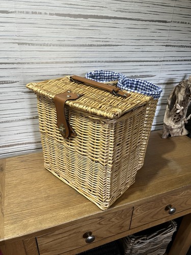 Vintage style wicker picnic - style,