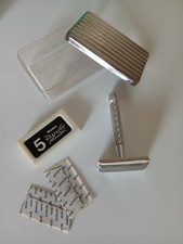 Vintage Gillette Safety Double Edge Razor With Refill In Travel Case