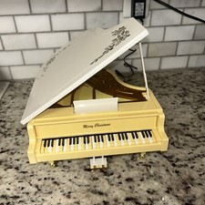 Vintage Chain Fong White Baby