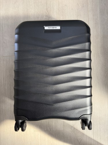 Brand new samsonite suitcase - new,