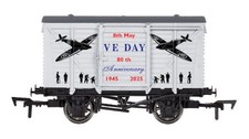 Dapol 4F-011-146 Ventilated Van VE Day 80th Anniversary Airforce, OO Gauge, BNIB