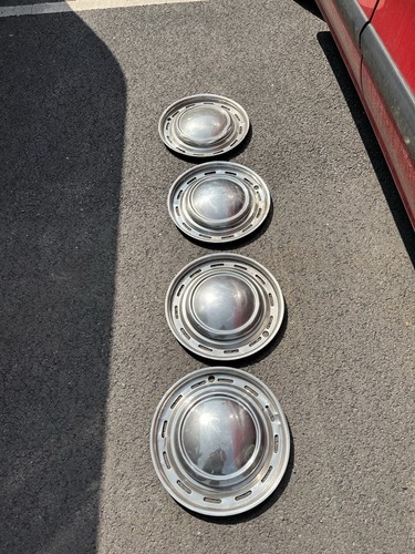 Vintage car chrome hub - chrome,