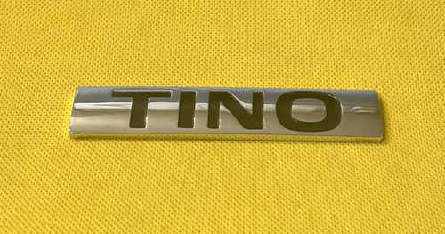 Nissan tino vintage - car, badge