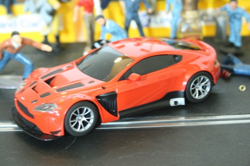 Scalextric aston martin - scalextric,