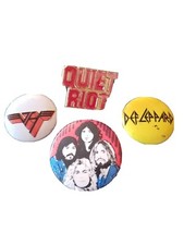 4 Vintage Pins / Buttons Quiet