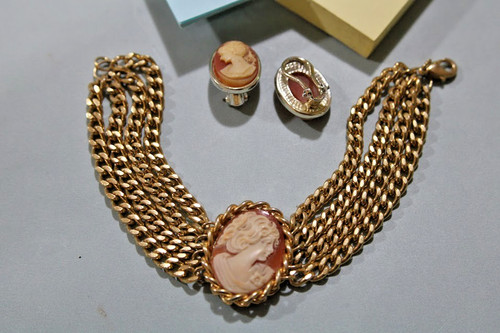 Vintage gold tone multi - tone, strand