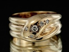 9ct Snake Ring with Diamond