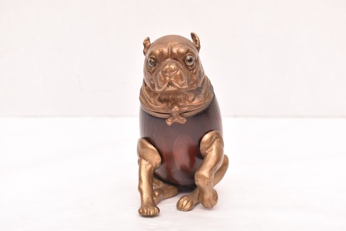 Arthur court pug bulldog - court,