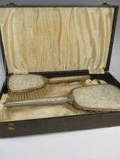 VINTAGE REGENT Ladies Dressing Table Vanity Set Wooden Case Embroidered Back